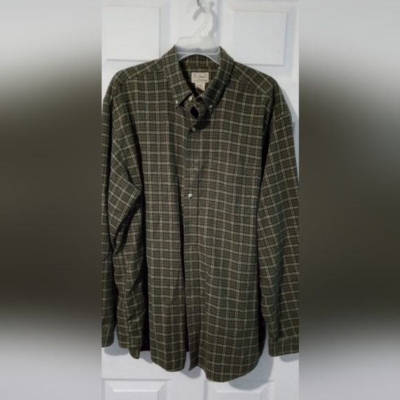 L.L. Bean Green Plaid Casual Button Down Shirt - Picture 1 of 3